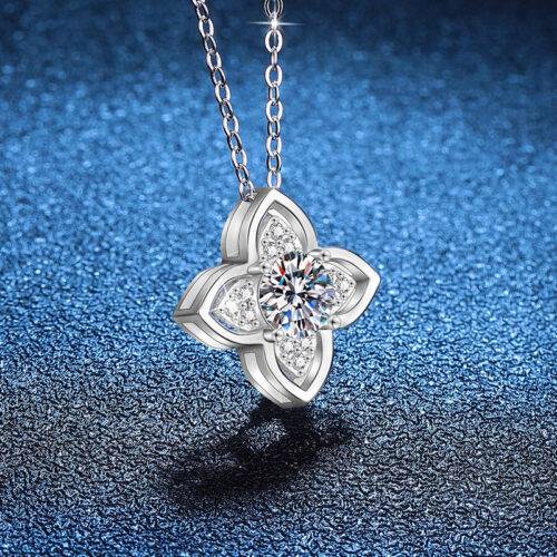 Vòng Cổ Cỏ 4 Lá Đính Kim Cương Moissanite 1 Carat Bạc S925 DCN071