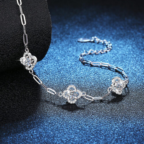 Vòng Tay Cỏ Bốn Lá Thịnh Vượng Đính Kim Cương Moissanite Bạc S925 VDN013