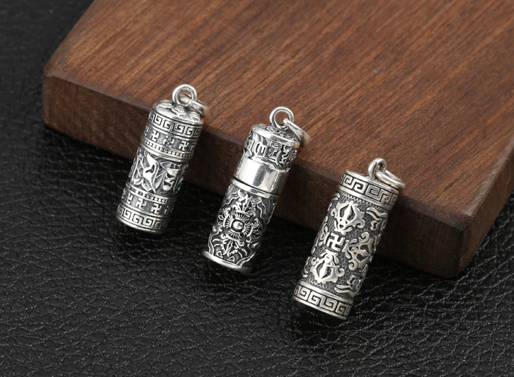 mặt dây chuyền may mắn