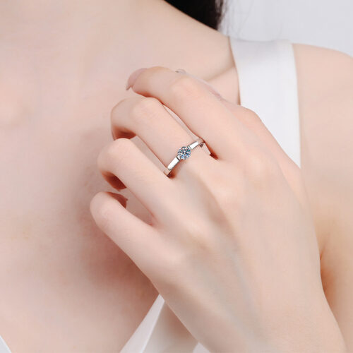 Nhẫn Nữ Thanh Lịch Đính Kim Cương Moissanite Bạc S925 NHN039