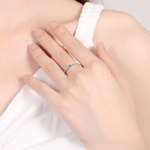 Nhẫn Nữ Tinh Tế Đính Kim Cương Moissanite Bạc S925 NHN066