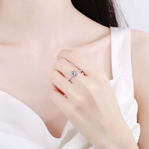 Nhẫn Nữ Đính Moissanite Cắt Ngọc Lục Bảo Cao Cấp Bạc S925 NHN054