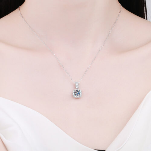 Dây Chuyền Vuông Khí Chất Đính Kim Cương Moissanite Bạc S025 DCN054 2 Carat