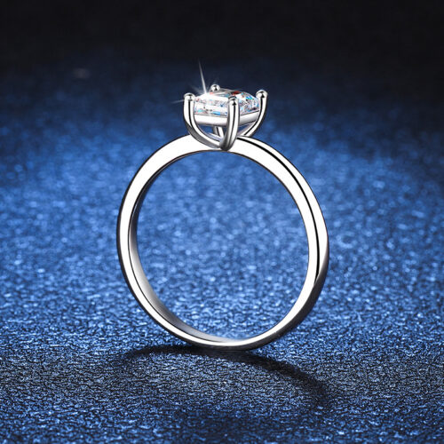 Nhẫn Kim Cương Moissanite Khắc Lục Bảo Cao Cấp Bạc S925 NHN046 Cắt Redeon
