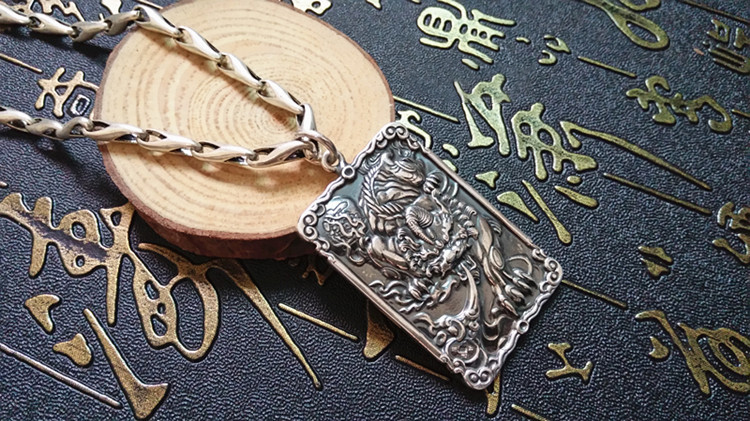 mặt dây chuyền phong thủy
