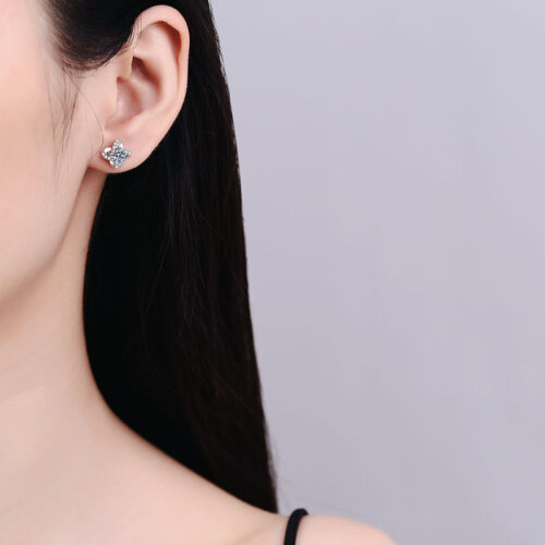 Bông Tai Cỏ Bốn Lá Đính Kim Cương Moissanite Bạc S925 BTN046