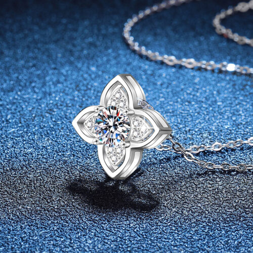 Vòng Cổ Cỏ 4 Lá Đính Kim Cương Moissanite 1 Carat Bạc S925 DCN071