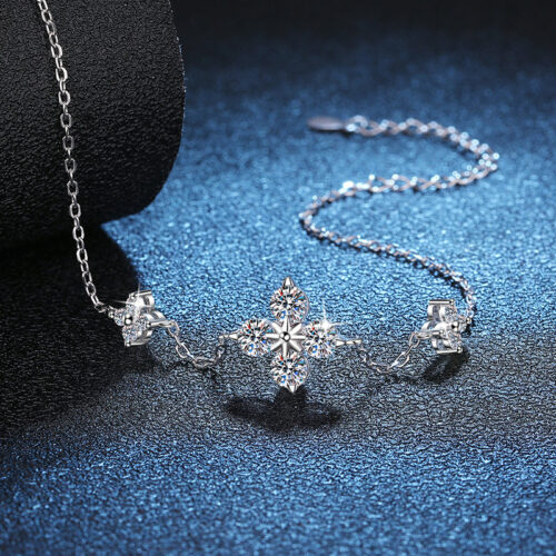 Vòng Tay Cao Cấp Cỏ Bốn Lá Đính Kim Cương Moissanite 1.2 Carat Bạc S925 VDN023