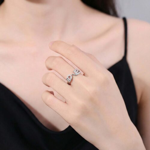 Nhẫn Chữ Love Bạc S925 Đính Đá – Phong Cách Trẻ Trung & Sành Điệu NNS024