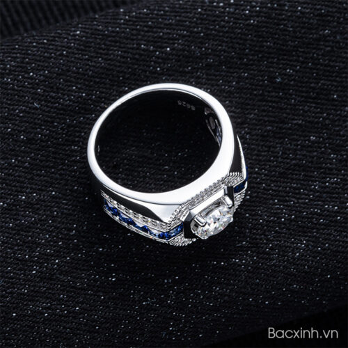 Nhẫn Nam Bạc Đính Kim Cương Moissanite 2 Carat S925 – Mạnh Mẽ Cuốn Hút HSX017