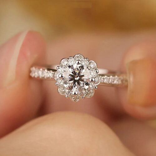 Nhẫn Kim Cương Moissanite 1 Carat Mặt Hoa Lấp Lánh Bạc S925 Cao Cấp HTT271
