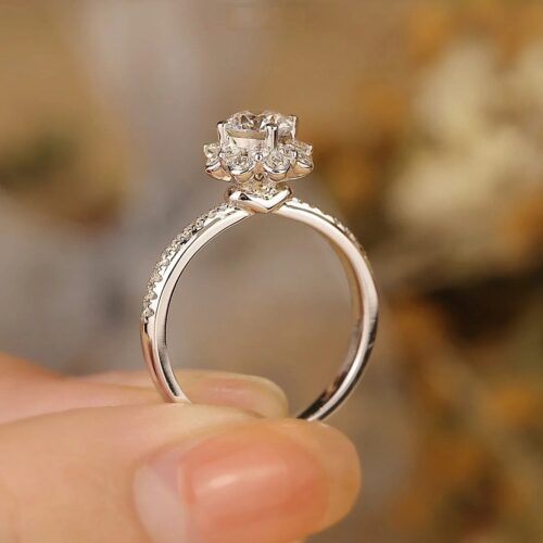 Nhẫn Kim Cương Moissanite 1 Carat Mặt Hoa Lấp Lánh Bạc S925 Cao Cấp HTT271