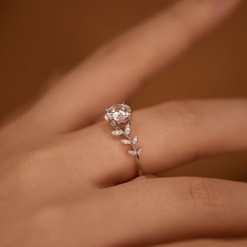 Nhẫn Kim Cương Moissanite 1 Carat Nữ Bạc S925 Thiết Kế Cành Lá Sang Trọng HTT262
